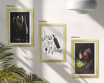 Trittico incorniciato Bicchieri di vino con uva e una scritta sul vino