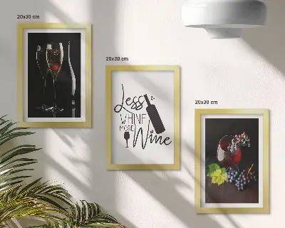 Trittico incorniciato con bicchieri di vino, uva e scritta a tema