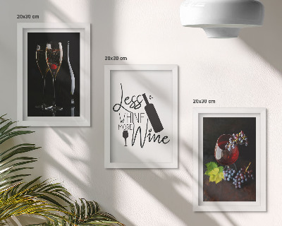 Trittico incorniciato Bicchieri di vino con uva e una scritta sul vino