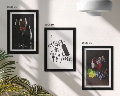 Trittico incorniciato Bicchieri di vino con uva e una scritta sul vino