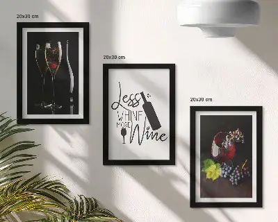 Trittico incorniciato con bicchieri di vino, uva e scritta a tema