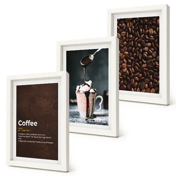 Trittico di quadri rappresentazione di una bevanda a base di panna montata con chicchi di caffè