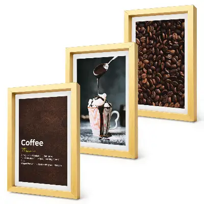 Trittico di quadri rappresentazione di una bevanda a base di panna montata con chicchi di caffè