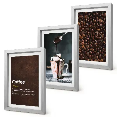 Trittico di quadri rappresentazione di una bevanda a base di panna montata con chicchi di caffè