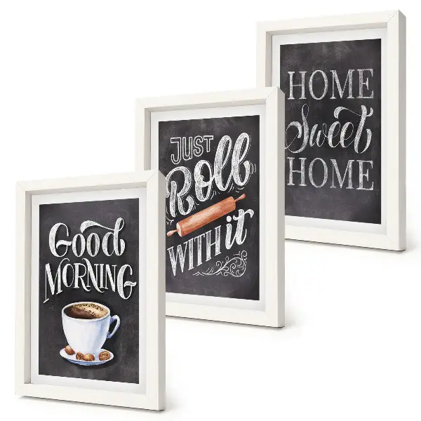 Composizione di 3 quadri con grafiche a tema cucina e scritte su lavagna