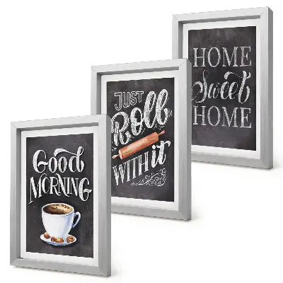 Composizione di 3 quadri con grafiche a tema cucina e scritte su lavagna