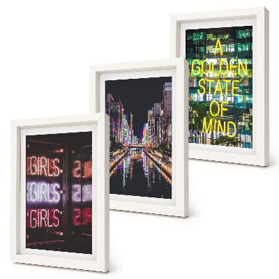Trittico incorniciato Insegne al neon della città di notte con vista sul fiume
