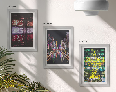 Trittico incorniciato Insegne al neon della città di notte con vista sul fiume