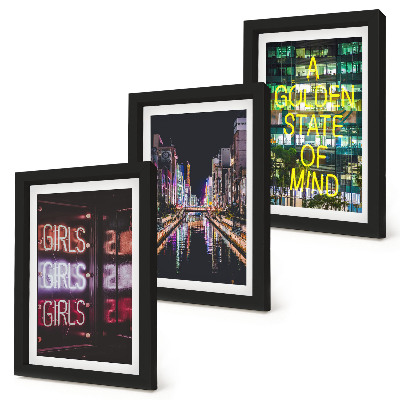 Trittico incorniciato Insegne al neon della città di notte con vista sul fiume