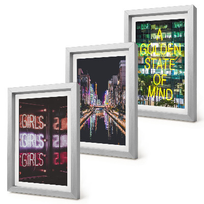 Trittico incorniciato Insegne al neon della città di notte con vista sul fiume