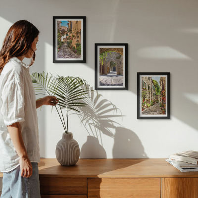 Composizione di 3 quadri Strade italiane con fiori e architettura paesaggistica