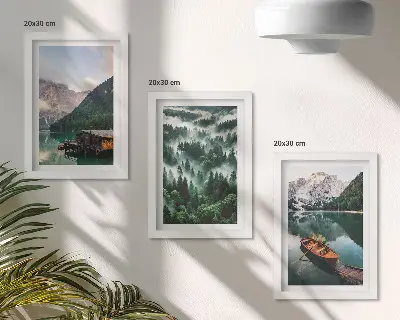 Trittico incorniciato paesaggi montani con lago, barca e foresta nebbiosa