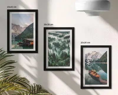 Trittico incorniciato paesaggi montani con lago, barca e foresta nebbiosa