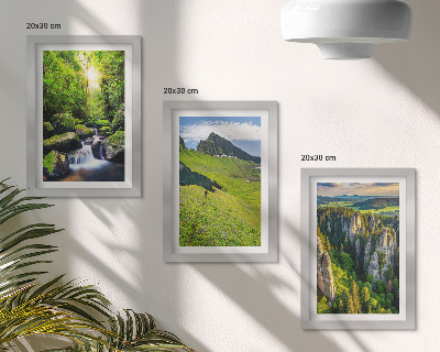 Composizione di 3 quadri Paesaggi montani verdi con cascata e foresta