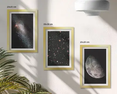 Composizione di 3 quadri con stampa di spazio galattico, stelle e luna piena