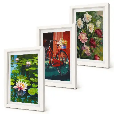 Trittico incorniciato gigli sull'acqua con bicicletta in giardino e fiori colorati