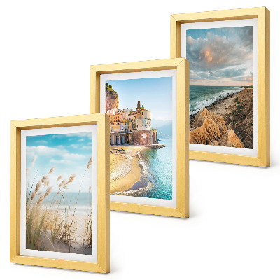 Composizione di 3 quadri Paesaggi marini con spiaggia, città e scogliere