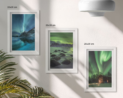 Trittico incorniciato Paesaggi invernali con l'aurora boreale sulle montagne