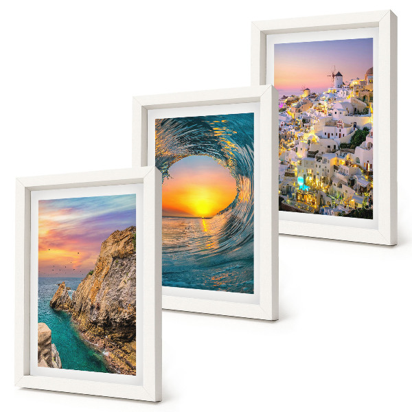 Composizione di 3 quadri Panorami del mare, delle onde e delle case bianche di Santorini, Grecia.