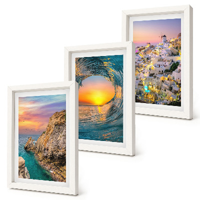 Composizione di 3 quadri Panorami del mare, delle onde e delle case bianche di Santorini, Grecia.