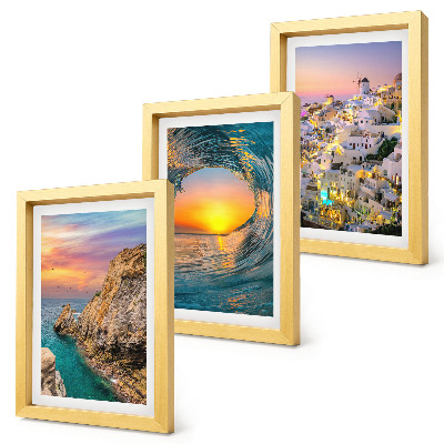 Composizione di 3 quadri Panorami del mare, delle onde e delle case bianche di Santorini, Grecia.