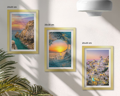 Composizione di 3 quadri Panorami del mare, delle onde e delle case bianche di Santorini, Grecia.