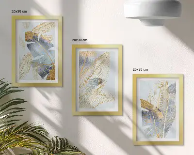 Trittico di quadri con foglie nelle tonalità del blu e del beige su sfondo chiaro