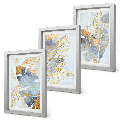Composizione di 3 quadri Foglie nelle tonalità del blu e del beige su uno sfondo chiaro.