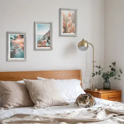 Composizione di 3 quadri con vista mare al tramonto, case colorate e fiori