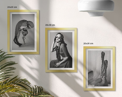 Composizione di 3 quadri Eleganti ritratti in bianco e nero di donne in pose raffinate.