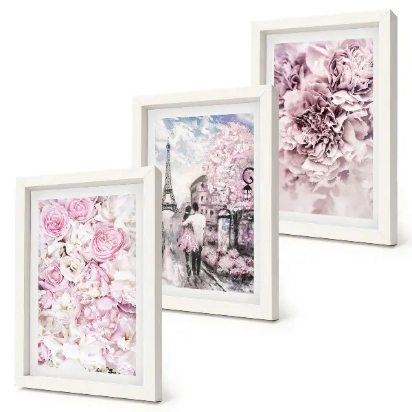 Trittico incorniciato fiori nelle sfumature del rosa con paesaggio romantico