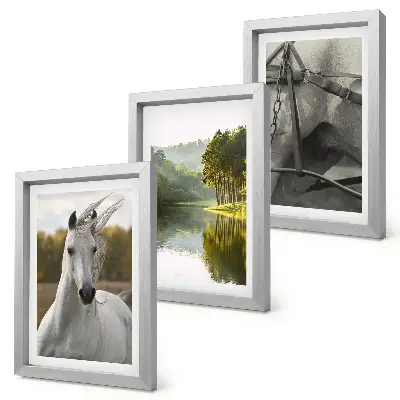 Trittico di quadri cavalli bianchi in riva al fiume con paesaggio naturale