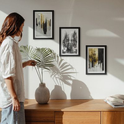 Composizione di 3 quadri Confronto tra astrazioni, ritrattistica e architettura.