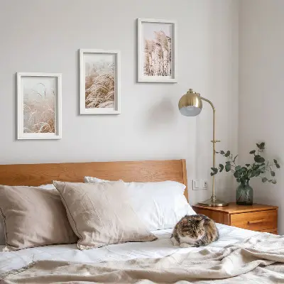 Composizione di 3 quadri con campi d'erba dalle delicate sfumature di marrone e beige