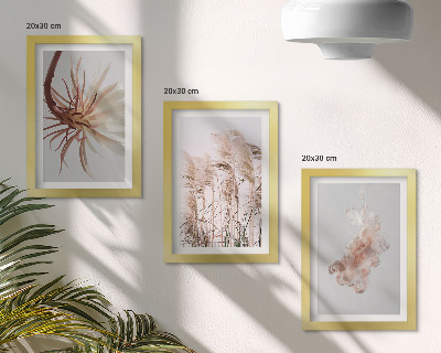 Trittico incorniciato Fiori ed erbe su uno sfondo chiaro in un insieme armonioso