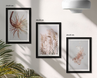 Trittico incorniciato Fiori ed erbe su uno sfondo chiaro in un insieme armonioso