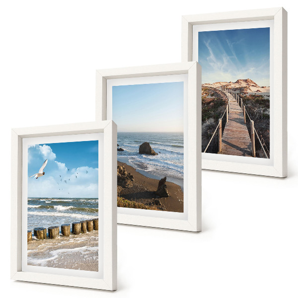 Composizione di 3 quadri Vista della spiaggia con onde, cielo e un pontile pedonale.