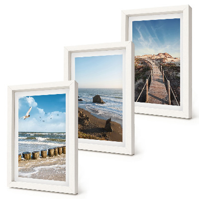 Composizione di 3 quadri Vista della spiaggia con onde, cielo e un pontile pedonale.