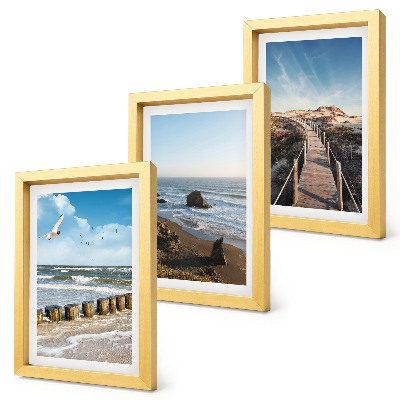 Composizione di 3 quadri Vista della spiaggia con onde, cielo e un pontile pedonale.