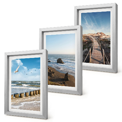 Composizione di 3 quadri Vista della spiaggia con onde, cielo e un pontile pedonale.