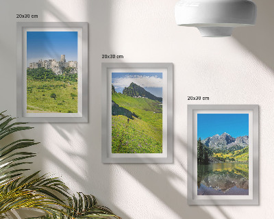 Composizione di 3 quadri Verdi colline con un castello e paesaggi montani