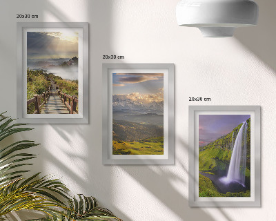 Trittico incorniciato Paesaggi montani pittoreschi con una cascata e un sentiero