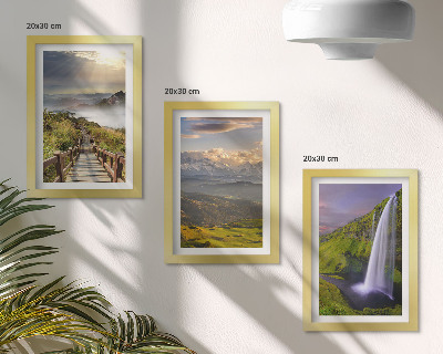 Trittico incorniciato Paesaggi montani pittoreschi con una cascata e un sentiero