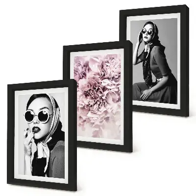 Composizione di 3 quadri con eleganti ritratti di donne e fiori rosa