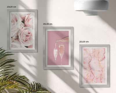 Trittico incorniciato Rose color champagne e uno sfondo effetto marmo pastello