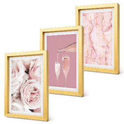 Trittico incorniciato Rose color champagne e uno sfondo effetto marmo pastello