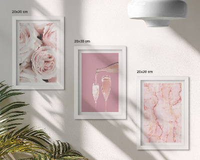Trittico incorniciato Rose color champagne e uno sfondo effetto marmo pastello