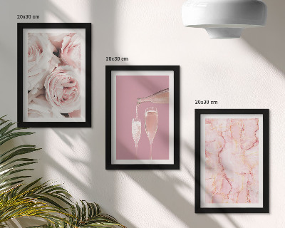 Trittico incorniciato Rose color champagne e uno sfondo effetto marmo pastello