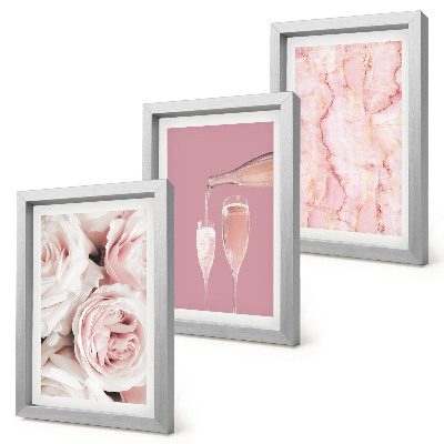 Trittico incorniciato Rose color champagne e uno sfondo effetto marmo pastello