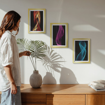 Composizione di 3 quadri Onde di linee neon colorate su uno sfondo scuro